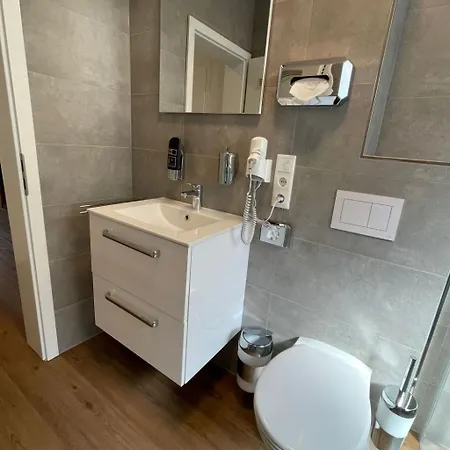 Kernsanierte In Ruhiger Und Zentraler Lage By Interhome Appartement Wilhelmshaven
